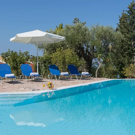 Mit Gemeinsamem Grossen Pool Und Kinderbecken * Agios Nikitas