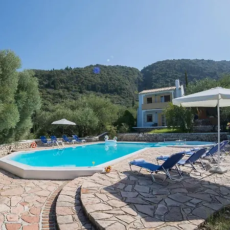 Apartment Mit Gemeinsamem Grossen Pool Und Kinderbecken Agios Nikitas