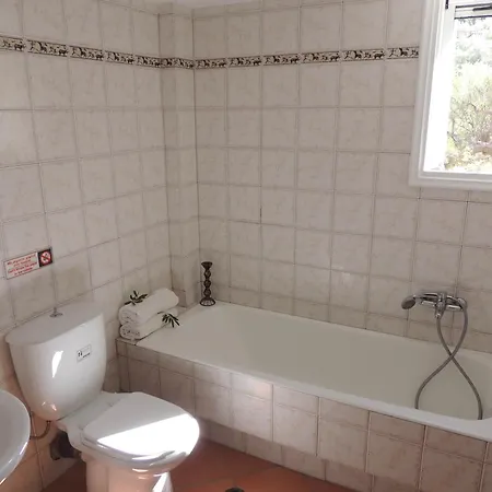Mit Gemeinsamem Grossen Pool Und Kinderbecken * Agios Nikitas