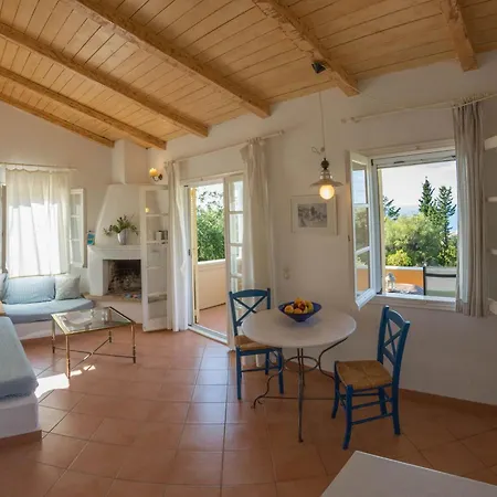 Mit Gemeinsamem Grossen Pool Und Kinderbecken Agios Nikitas